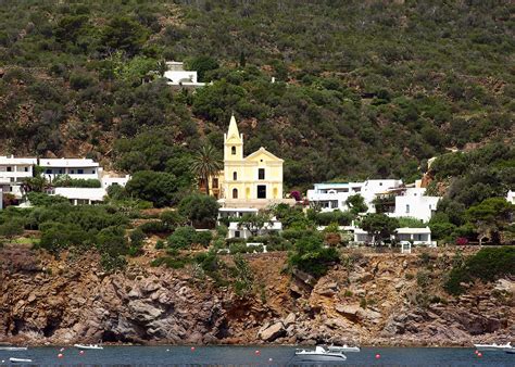 W Ochy Wyspy Liparyjskie Chiesa Di San Pietro In Panarea Flickr