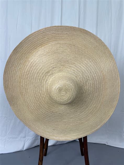 Giant Straw Hat – Easy Curves