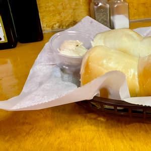 The Secret To Ordering Frozen Bread Rolls From Texas Roadhouse