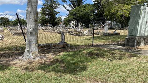 Car Into Fence At South Rockhampton Cemetery The Chronicle