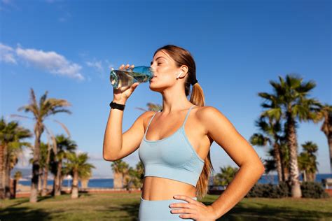 Are You Dehydrated? Here’s What Your Body Might Be Trying to Tell You