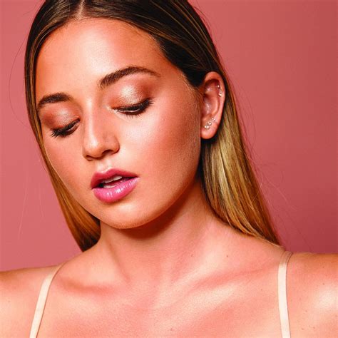 NUDE PLUMPING LIP GLACE Es Un Aceite Para Los Labios Con Brillo Perfecto De La Marca Nudestix