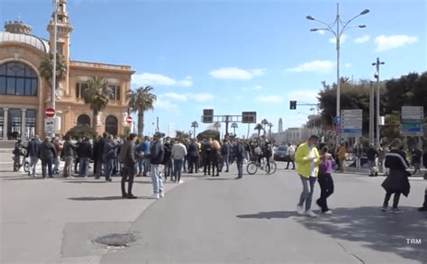 Zona Rossa In Puglia Protesta Dei Venditori Ambulanti Di Bari E