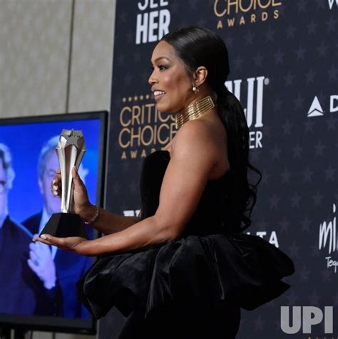 Photo Angela Bassett Wins Award At Critics Choice Awards In Los