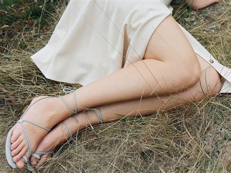 Modetrend Flache Naked Sandals Das Elegante Pendant Zu Hohen Sandalen