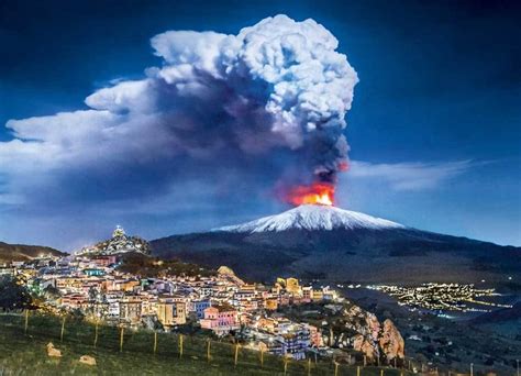 Italia cerró aeropuerto al sur de Sicilia por erupción del volcán