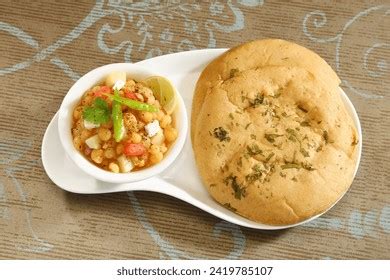 Delhi Style Matar Kulcha Chole Kulche Stock Photo 2419785089 Shutterstock