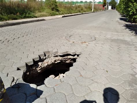 Baches Y Socavones Hacen Estragos En Carretera Entre Coronango