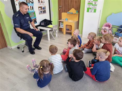 Policjant W Przedszkolu Wiadomo Ci Kpp W Mogilnie