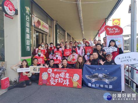 鐵漢柔情重機車隊好有愛 歲末助獨居爺奶採買年貨 蕃新聞