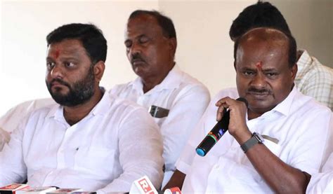 Karnataka Kumaraswamy Sounds Alarm Bells For Congress Says 45 MLAs In