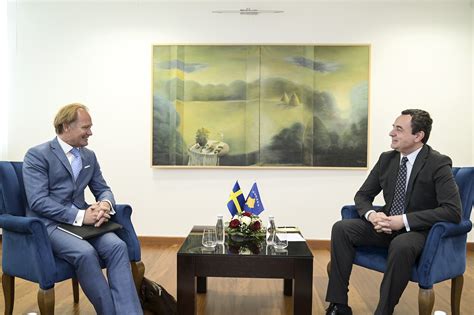 Kurti Takohet Me Ambasadorin E Suedis Diskutojn P R An Tar Simin N