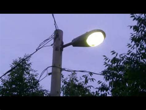 Sylvania R Mercury Vapor Streetlight Used As A Park Light Turning On