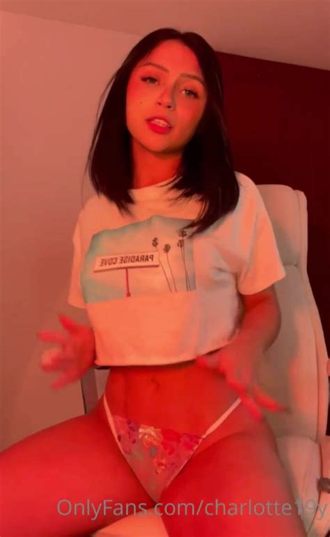 Year Old Charlotte Masturbating Her Pussy With A Dildo Cnn Amador