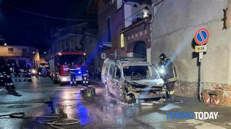 Incendio In Via San Rocco A Favria A Fuoco Un Furgone Parcheggiato