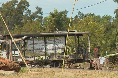 Crise en Nouvelle Calédonie De nombreux barrages en soutien aux