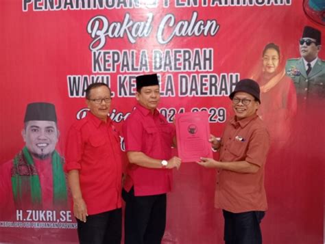 Hari Pertama Pendaftaran HM Harris Dan 4 Bakal Calon Gubri Ambil