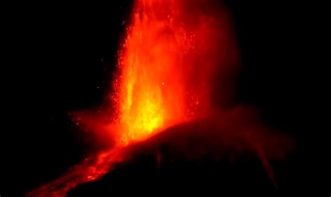 A Erupt Vulcanul Etna Aeroportul Din Catania A Fost Nchis