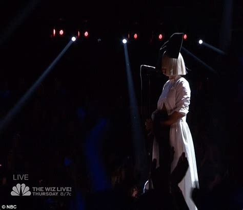 Sia Dons Monochrome Wig And Massive Bow For Dramatic Performance On The