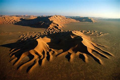 The Rub al Khali (literally, "quarter of emptiness") is the world's ...