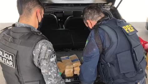 PRF e PM apreendem 24 5 Kg de pasta base de cocaína dentro de