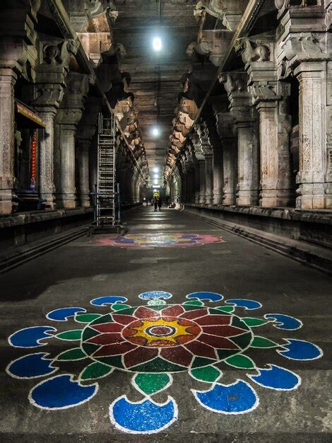 Premium Photo | Kanchipuram india view of sri ekambaranathar temple in kanchipuram details of ...