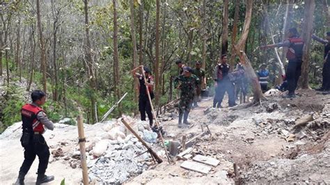 Razia Tambang Emas Ilegal Di Gunung Manggar Jember Petugas Temukan