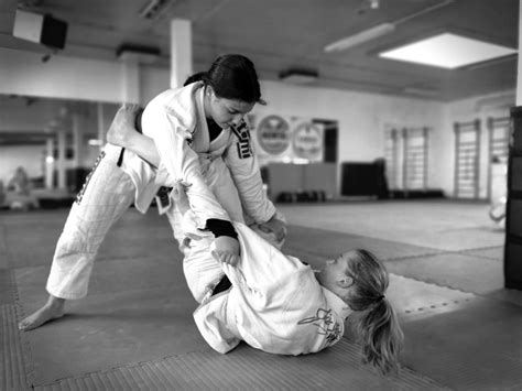 Brazilian Jiu Jitsu For Women Ground Fighting Exclusively For Women Aorta Tc