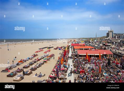 Cafés Restaurants Clubs Le Long De La Plage De Scheveningen Par La