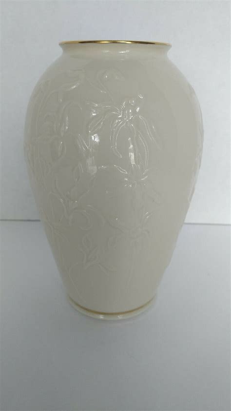 Lenox Porcelain Raised Iris Vase 7 14high Ivory With Gold Trim