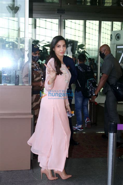 Photos Nora Fatehi And Kriti Sanon Snapped At The Airport 3 Nora