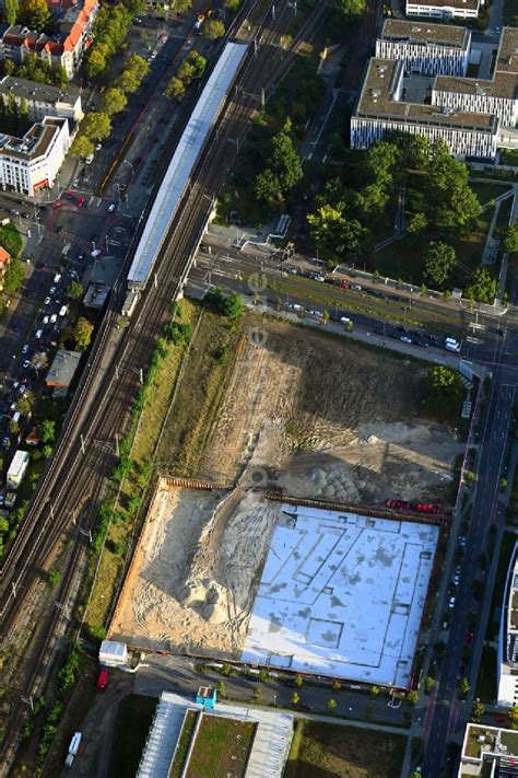 Berlin aus der Vogelperspektive Neubau eines Büro und Geschäftshauses