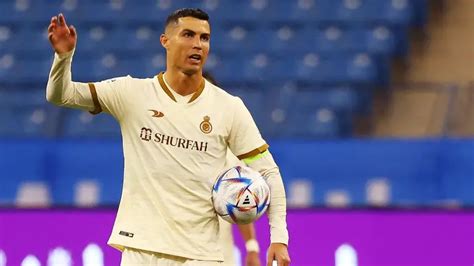 Fans saudíes piden que Cristiano Ronaldo sea deportado por tocarse los