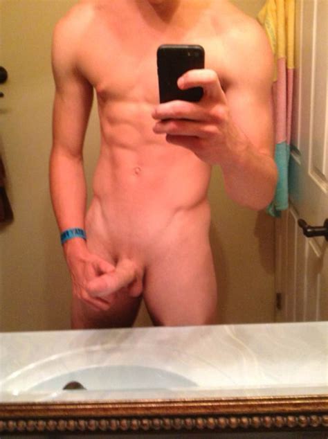 Hot Twink Andyraak Goes Fully Naked Mrgays