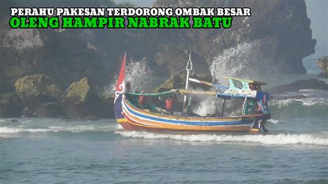 Perahu Pakesan Terdorong Ombak Besar Oleng Hampir Nabrak Batu