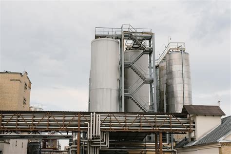 Conteneurs Silos Ou Réservoirs Pour Le Stockage Du Malt à La Brasserie