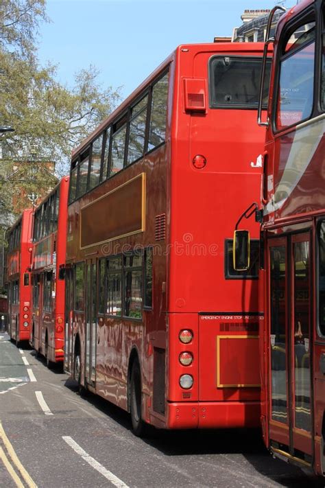 Omnibuses Rojos Imagen De Archivo Imagen De Doble Londres