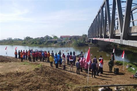 Upacara Hut Ke Ri Yang Unik Kibarkan Sang Saka Merah Putih Di