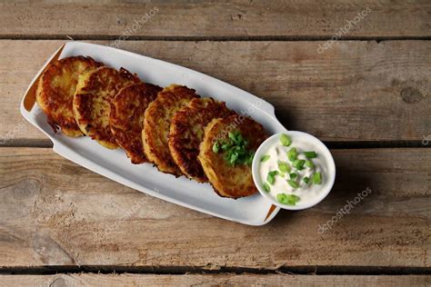 Panqueques De Patata Papas Fritas Latkes Draniki En La Mesa De