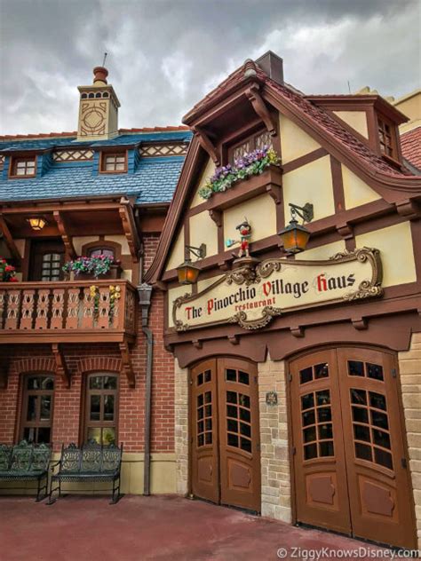 19 Best Magic Kingdom Restaurants | Places to Eat in 2025