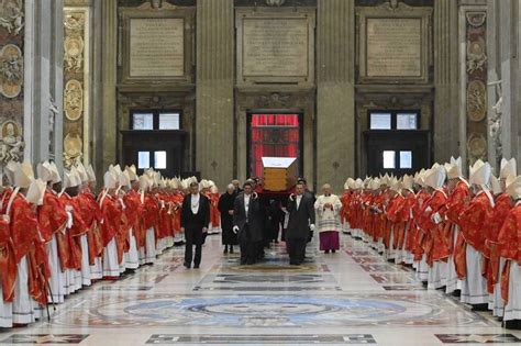 Benedetto XVI Nel Rogito Il Testo Della Rinuncia E Il Contrasto Al