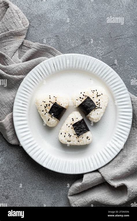 Onigiri Di Tonno Immagini E Fotografie Stock Ad Alta Risoluzione Alamy