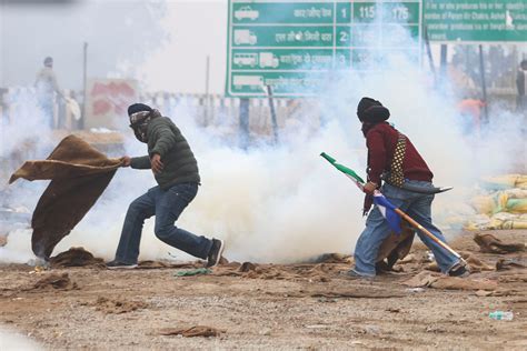 Police Fire Tear Gas To Stop Farmers March In New Delhi Easterneye