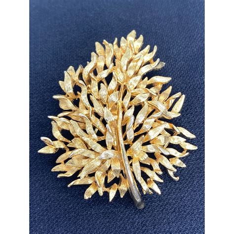 Vintage Beautiful Lisner Gold Tone Leaf Tree Brooch P Gem