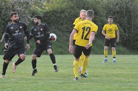 Fu Ball Kreisklasse Hof Fc T Rk Hof Schl Gt In Der Nachspielzeit Zu