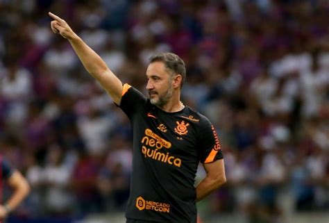 Vítor Pereira comenta sobre time base do Corinthians e projeta jogo de