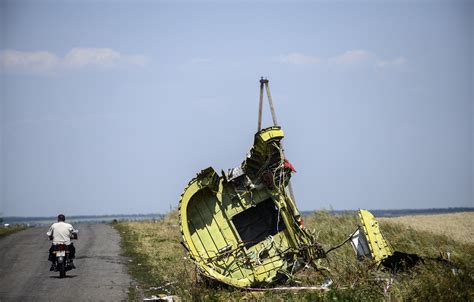 ウクライナでのマレーシア機墜落の調査、ミサイル攻撃を示唆 Bloomberg