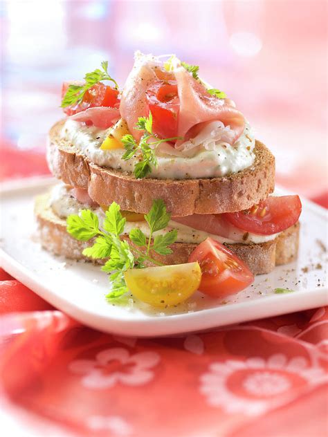 Tartine Croustillante Au Chevre Jambon Cru Et Tomates Goat S Cheese