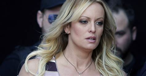 Stormy Daniels Se Dispute Avec Lavocat De La Défense De Trump Au Sujet