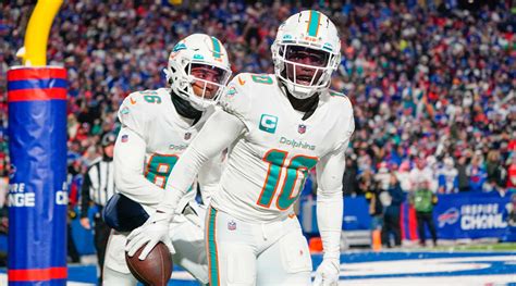 Packers Dolphins Christmas Week 16 Odds Lines Spread And Betting